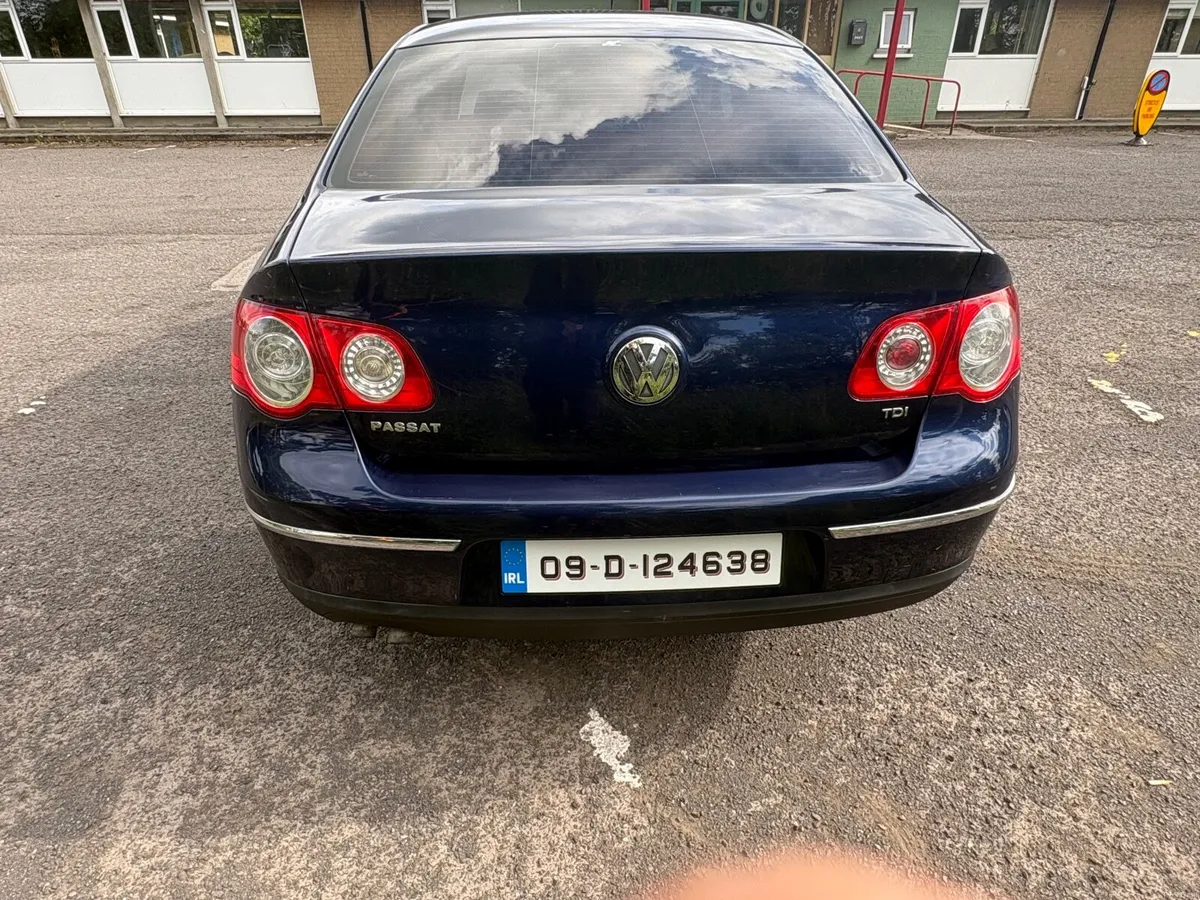 Volkswagen Passat 2009 - Image 6