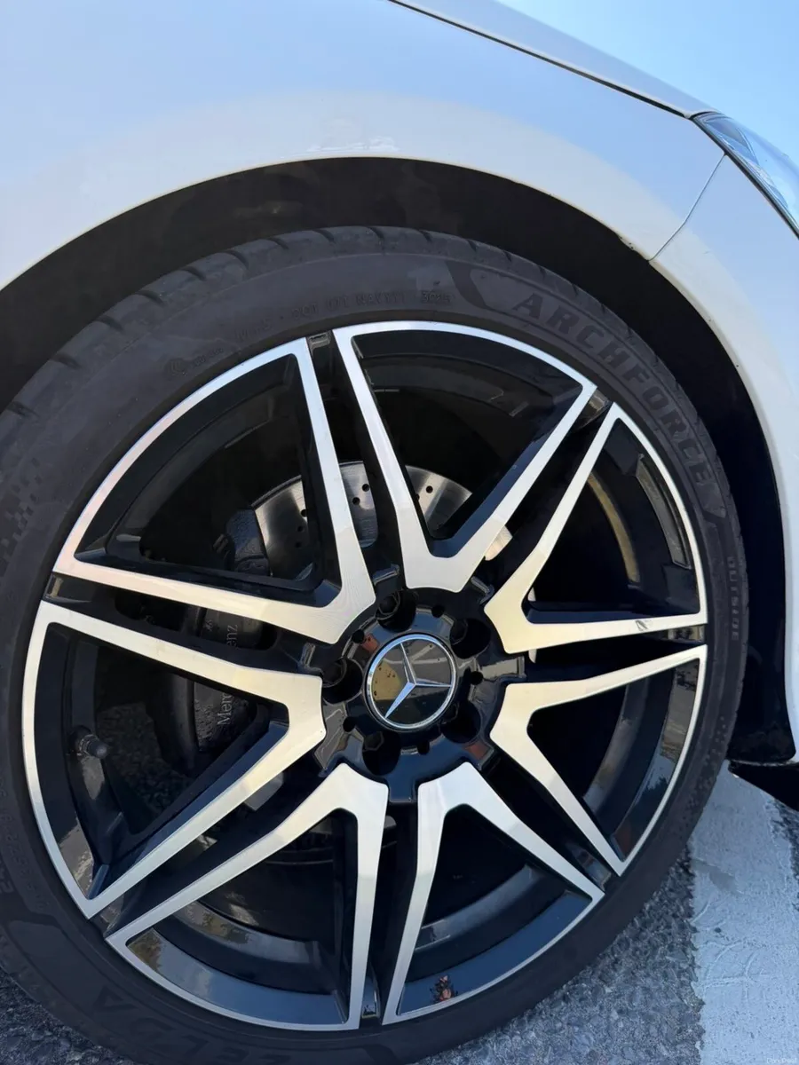 Mercedes Benz E220d - Image 4