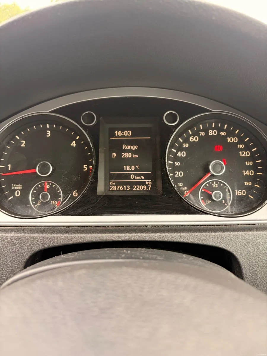 Volkswagen Passat - Image 6