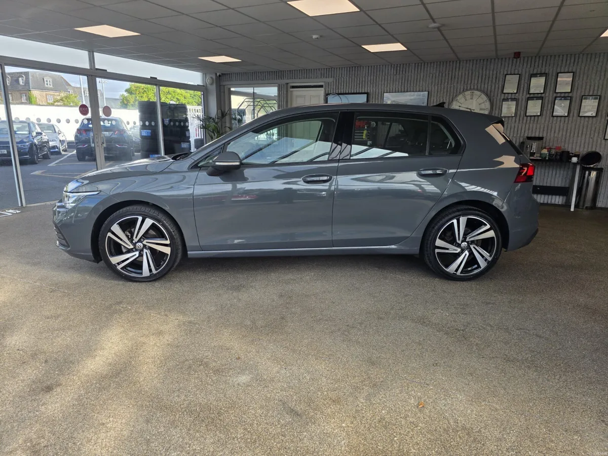Volkswagen Golf  1.0 TSI 110HP Life  2023 - Image 3