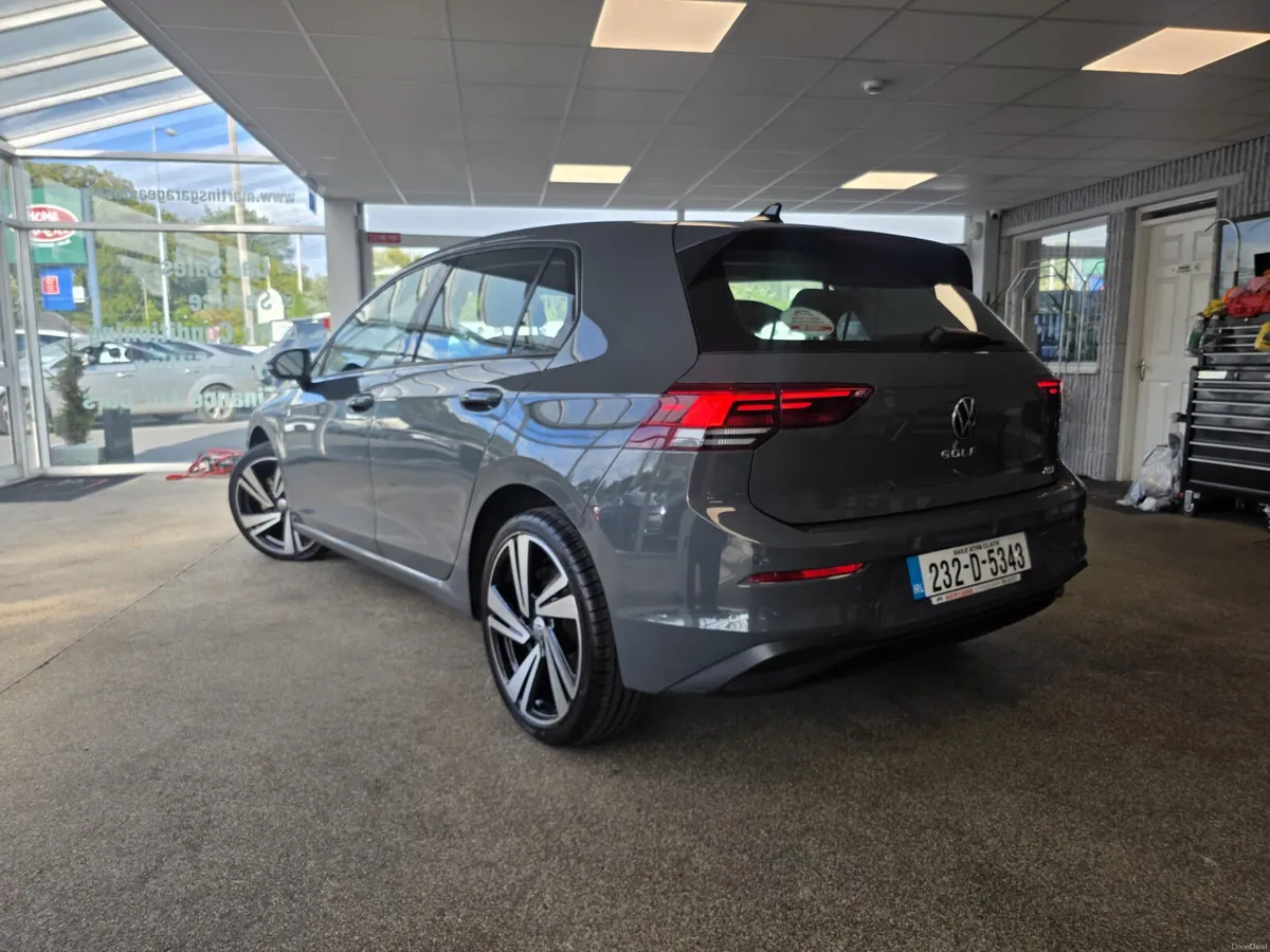 Volkswagen Golf  1.0 TSI 110HP Life  2023 - Image 6