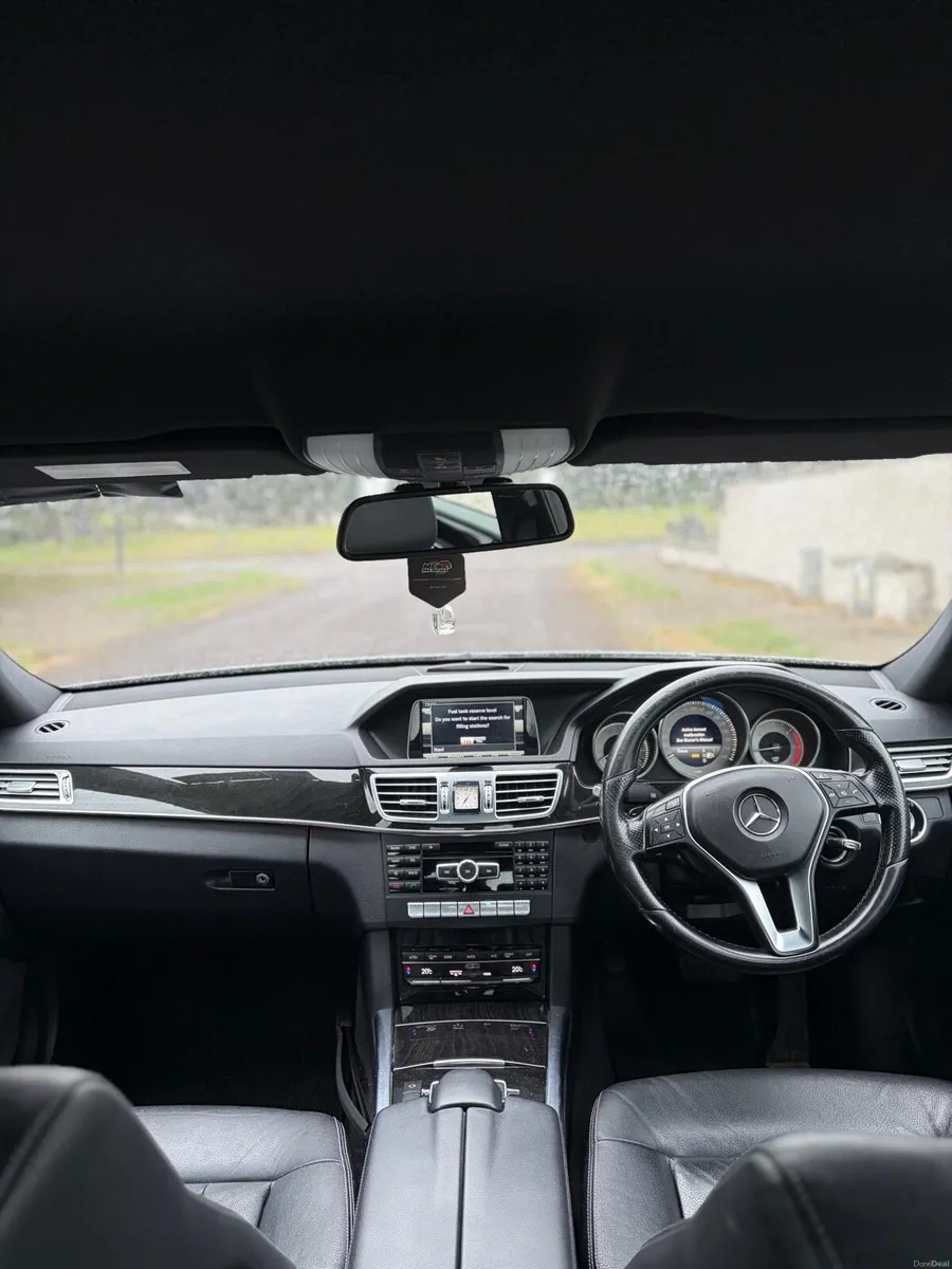 Mercedes E220 AMG line - Image 6