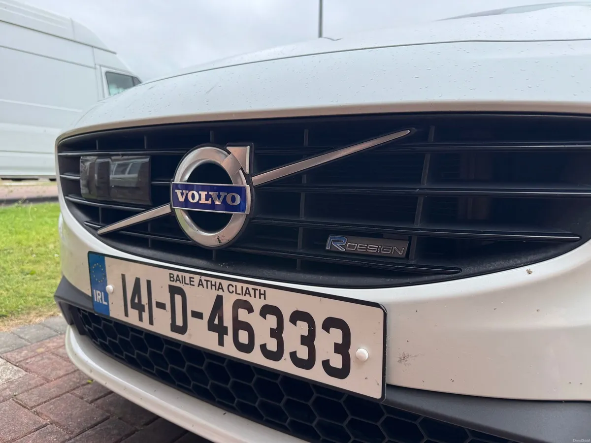 Volvo V60 R-DESIGN 1.6 petrol AUTOMATIC - Image 3