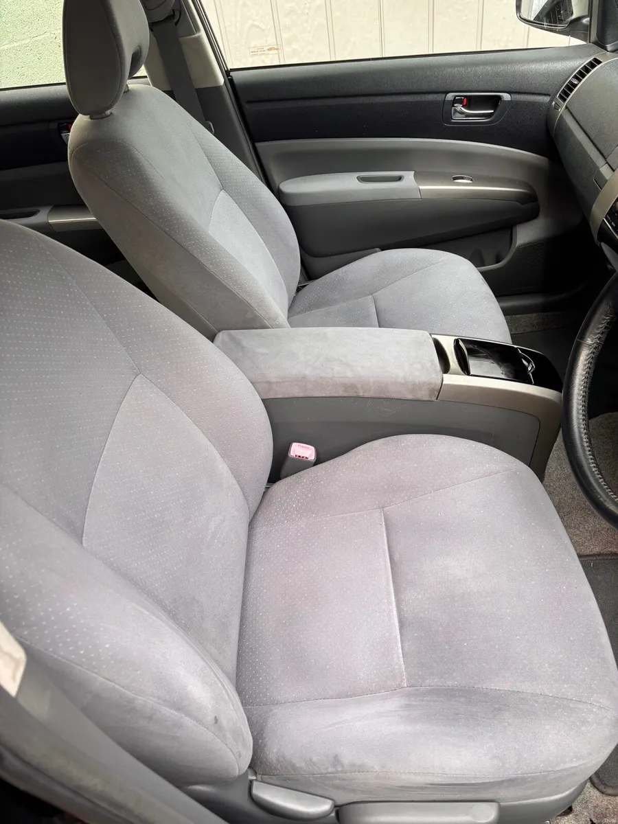 Toyota Prius - Image 5