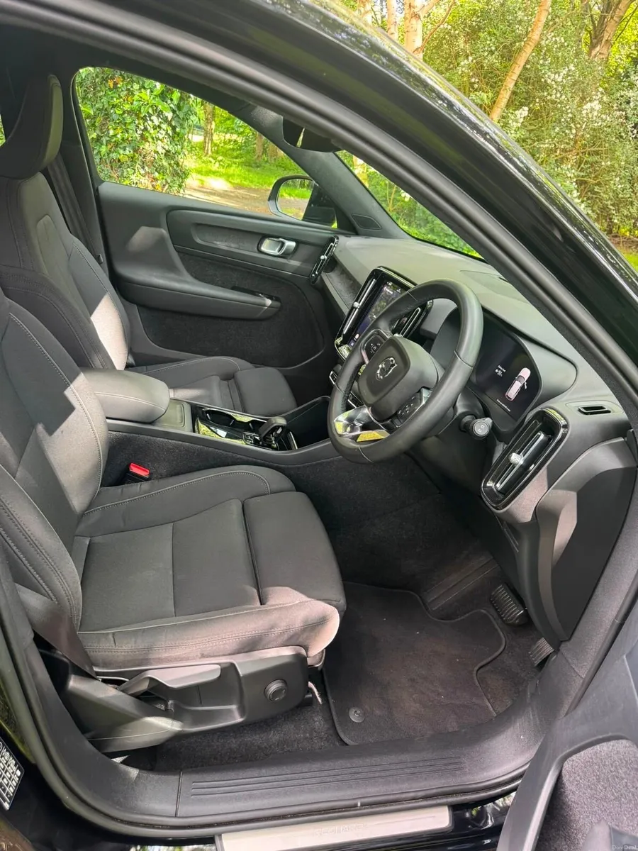 VOLVO XC40 E RECHARGE PLUS 228BHP 5DR AUTO - Image 5