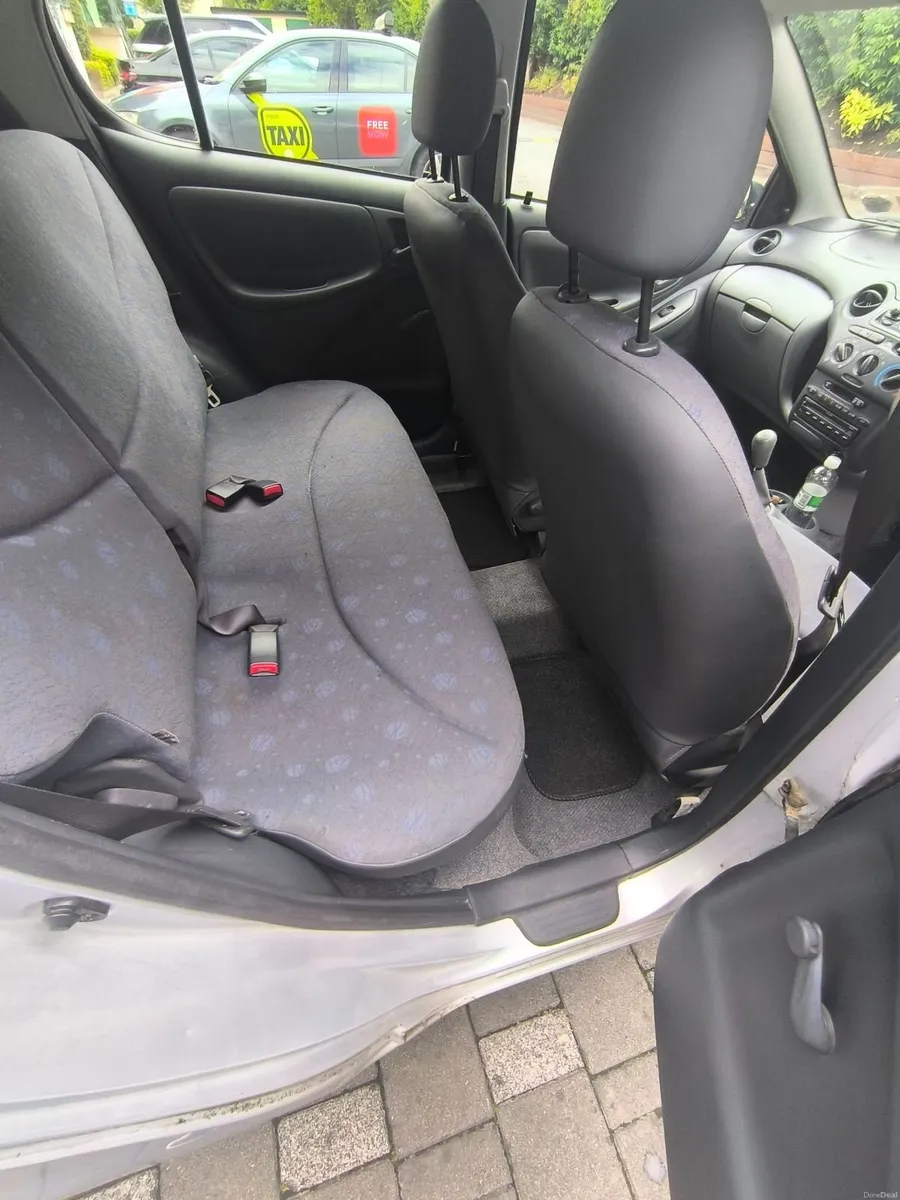 Toyota Yaris 2003 - Image 2