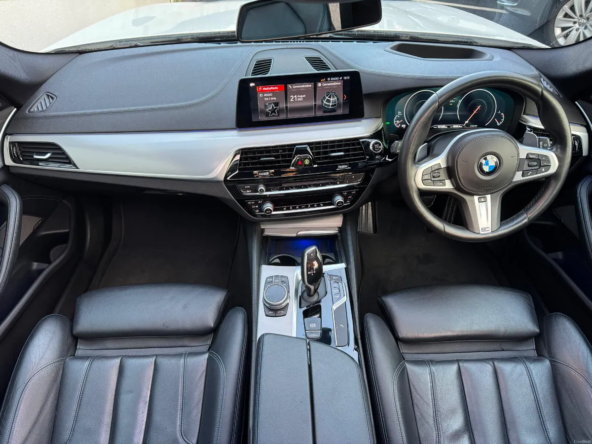 BMW 5-Series 530D 3.0 M SPORT ESTATE // SUNROOF - Image 4