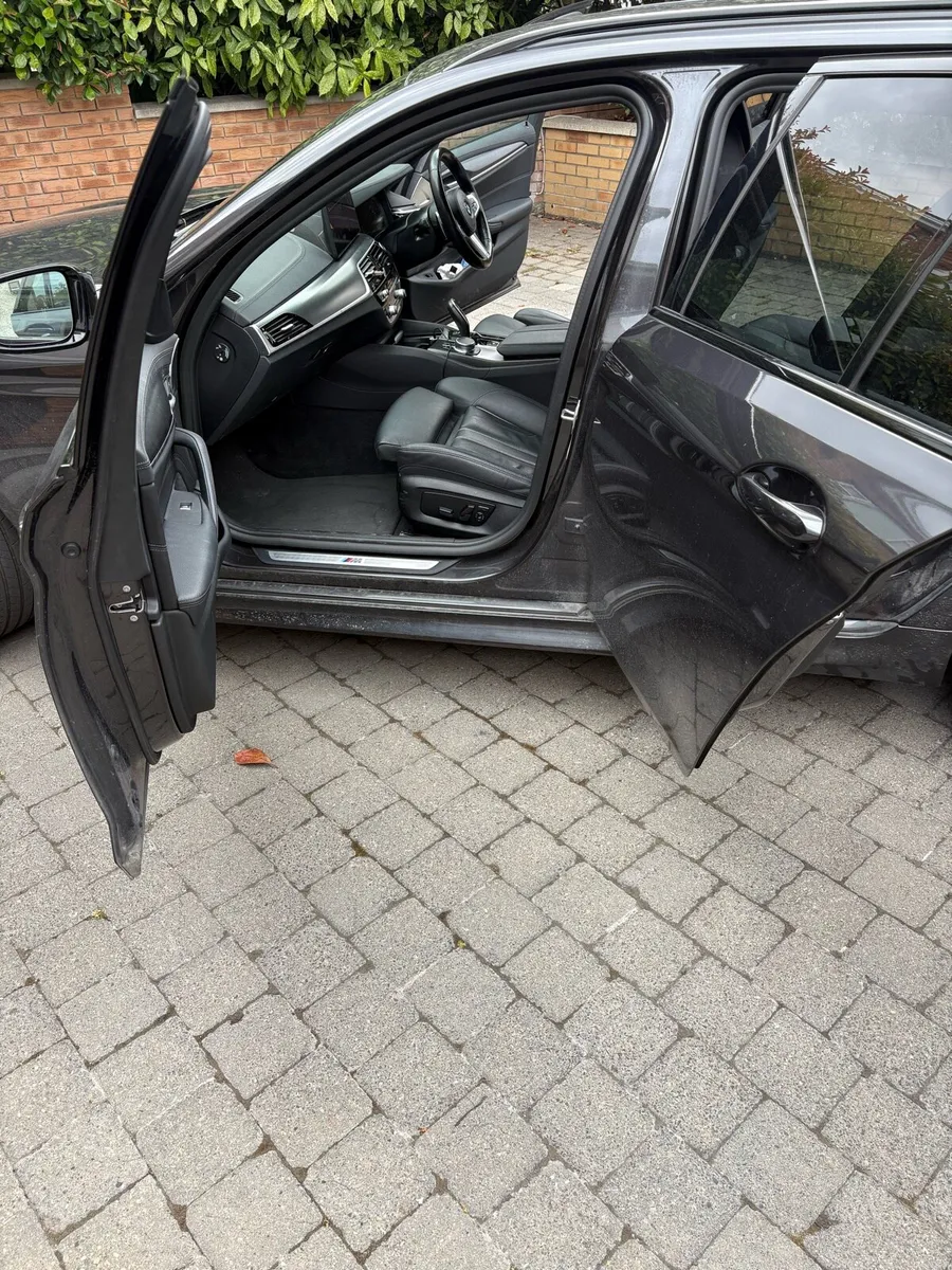 211 BMW 520 M Sport touring - Image 3