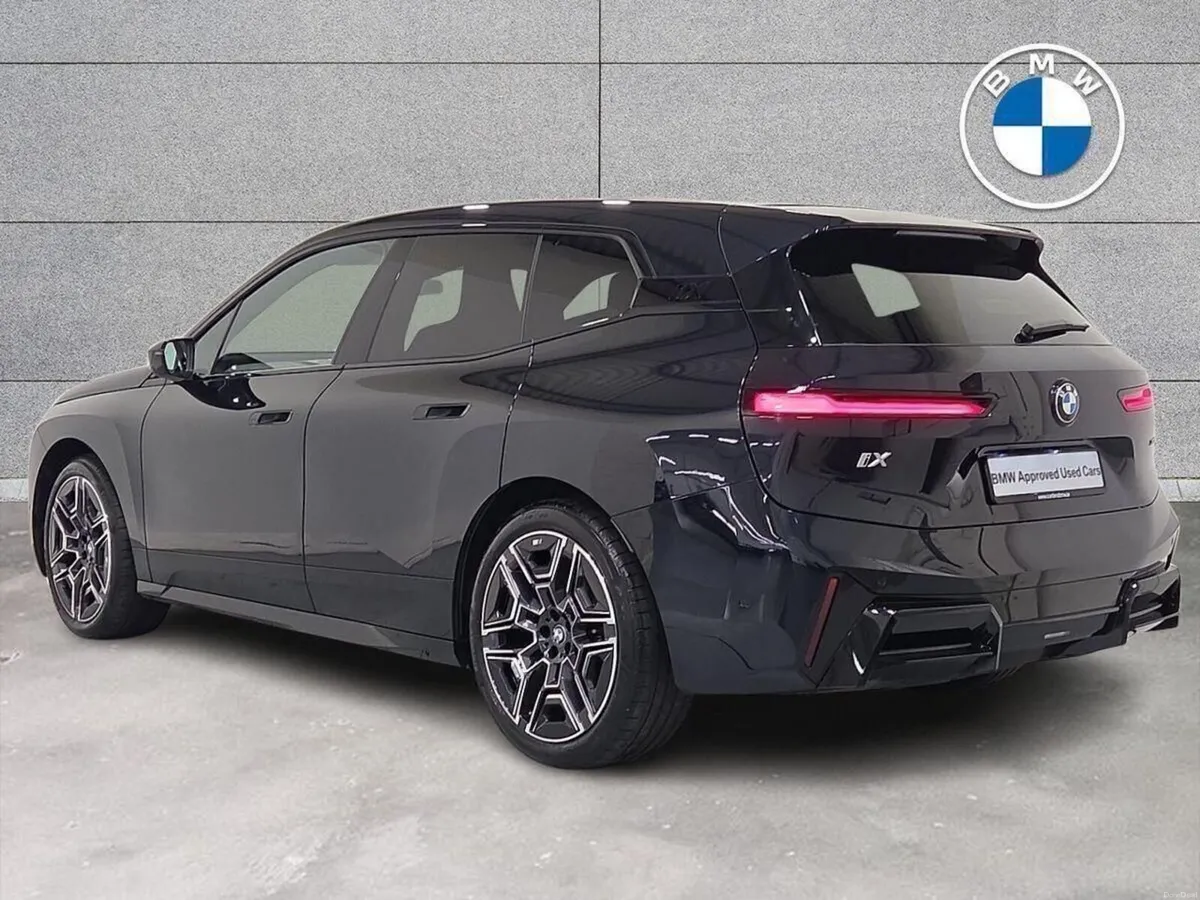BMW iX xDrive45 M Sport - Image 2