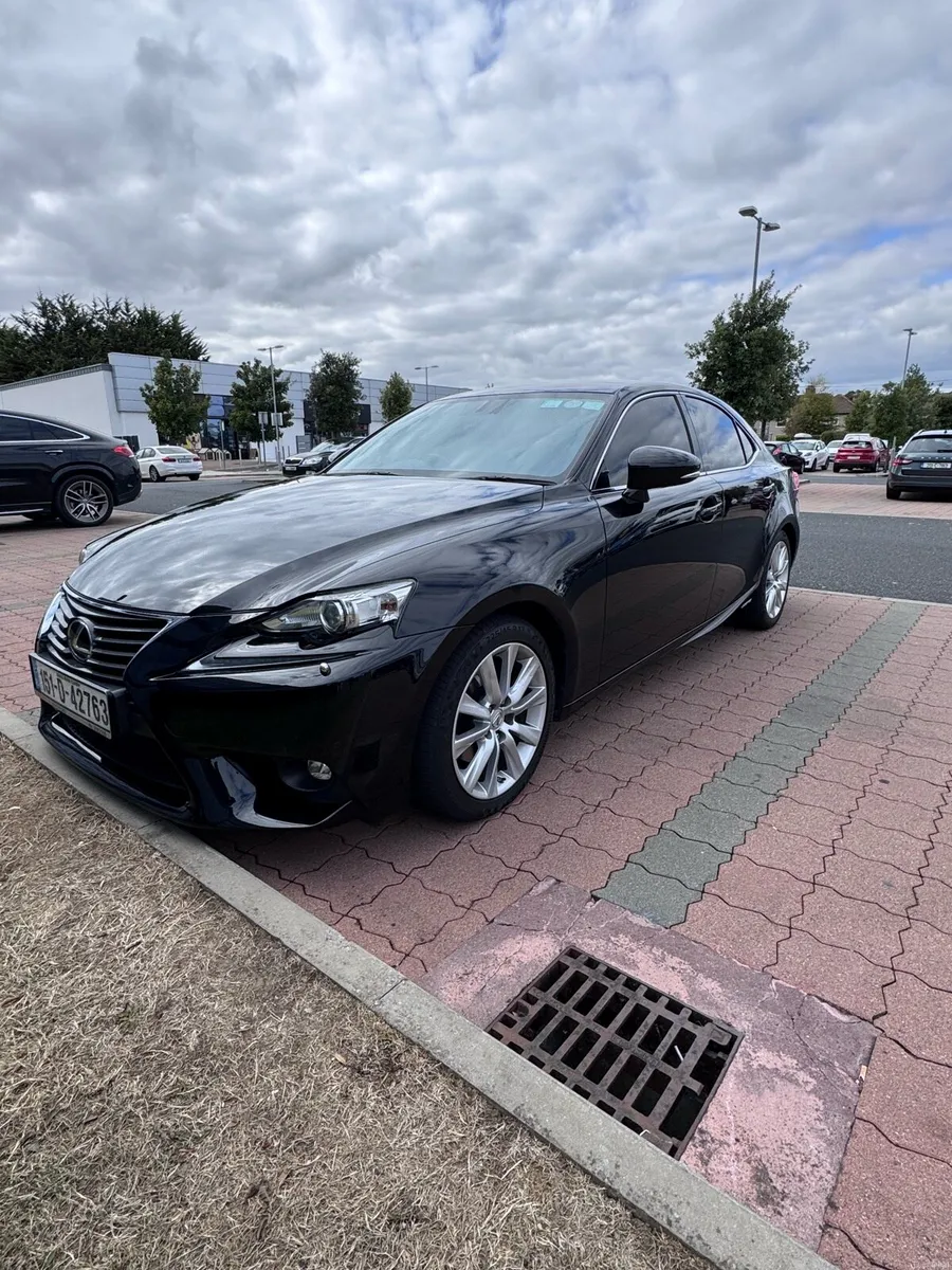 Lexus IS300 H - Image 1