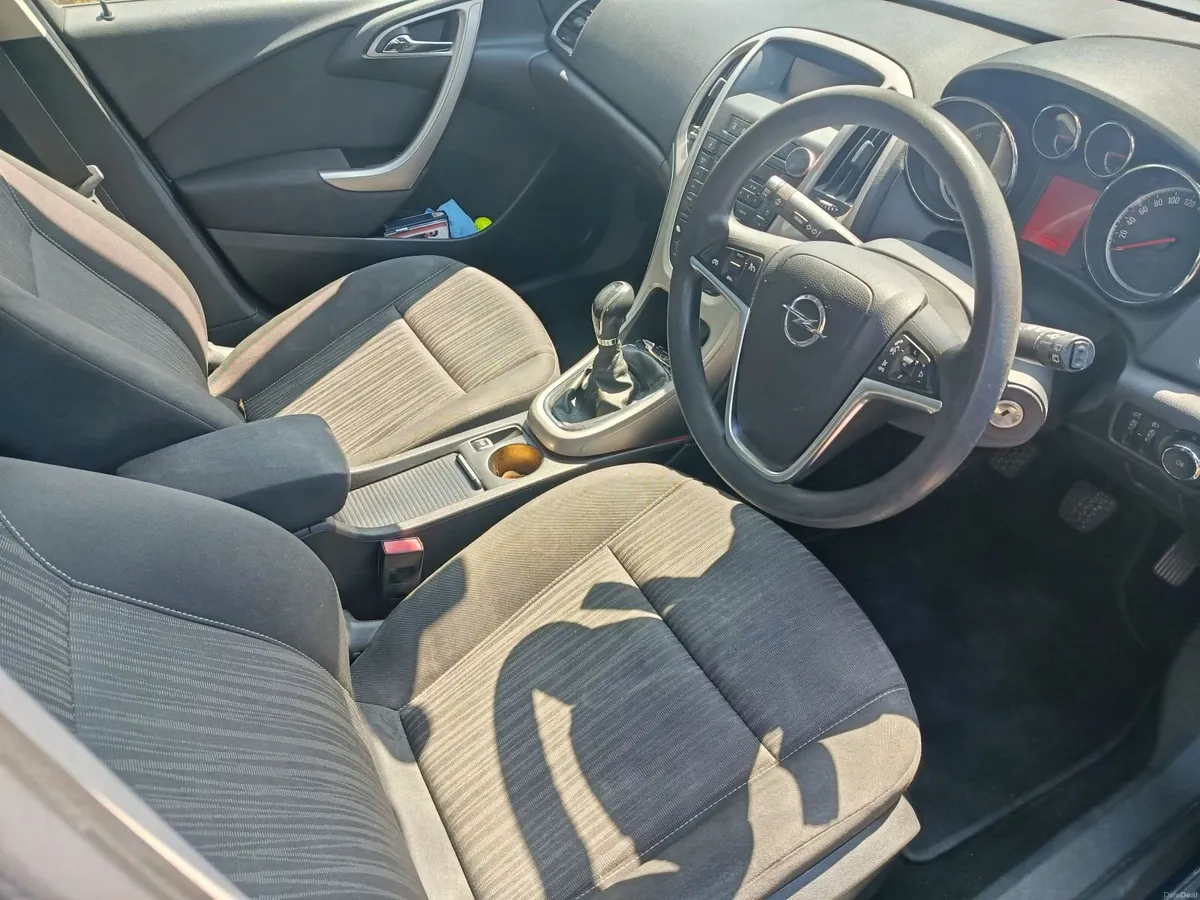 Opel Astra 2011 - Image 6
