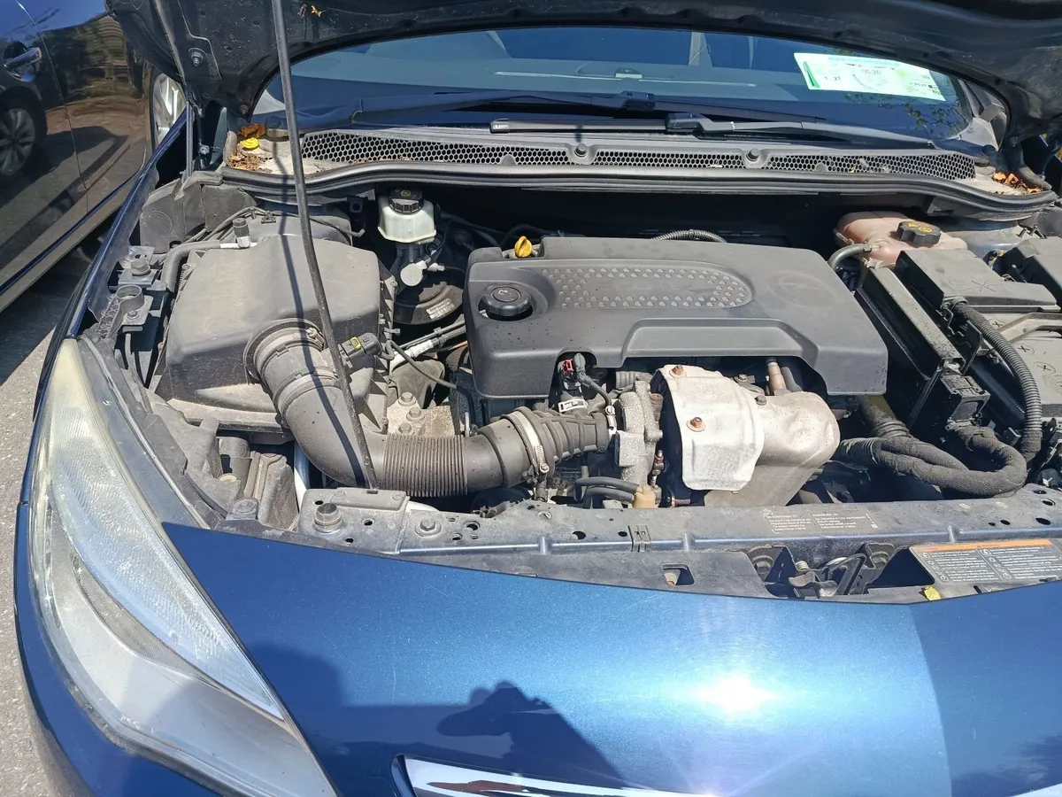Opel Astra 2011 - Image 5