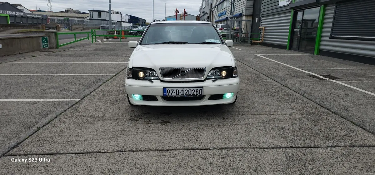 V70 R,  2.3T,  AWD - Image 3