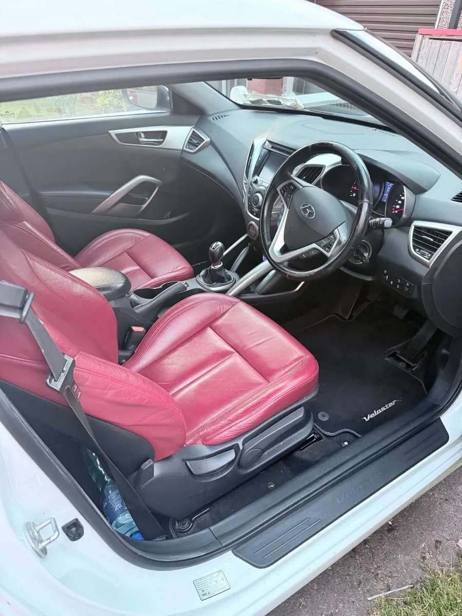 Hyundai Veloster - Image 4