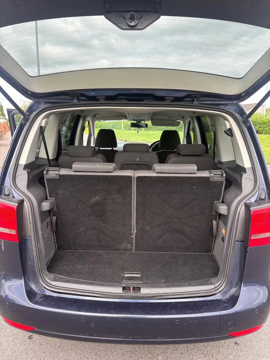 Volkswagen Touran 2010 - Image 6