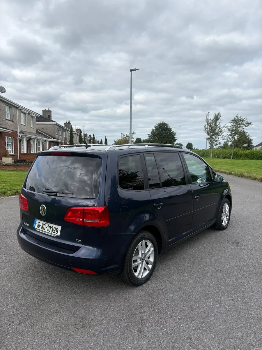 Volkswagen Touran 2010 - Image 2