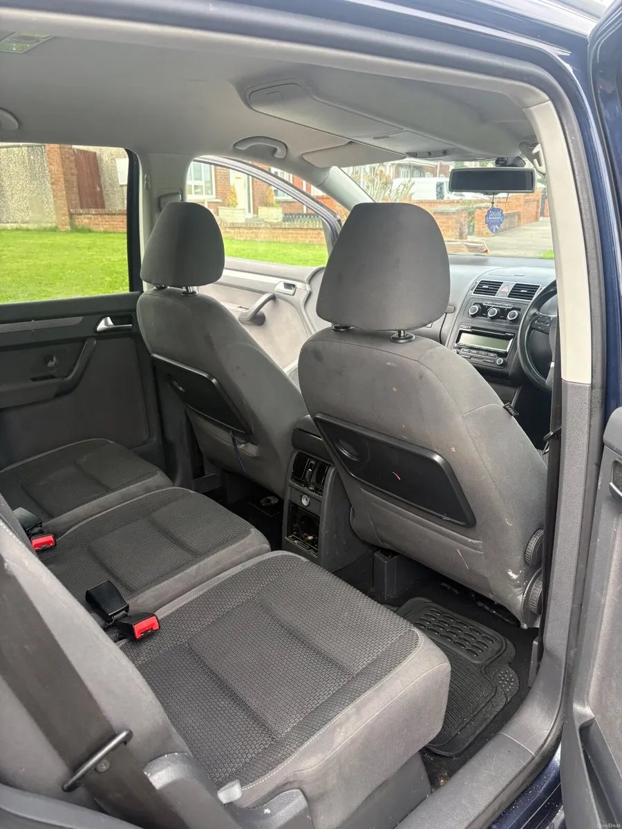Volkswagen Touran 2010 - Image 4