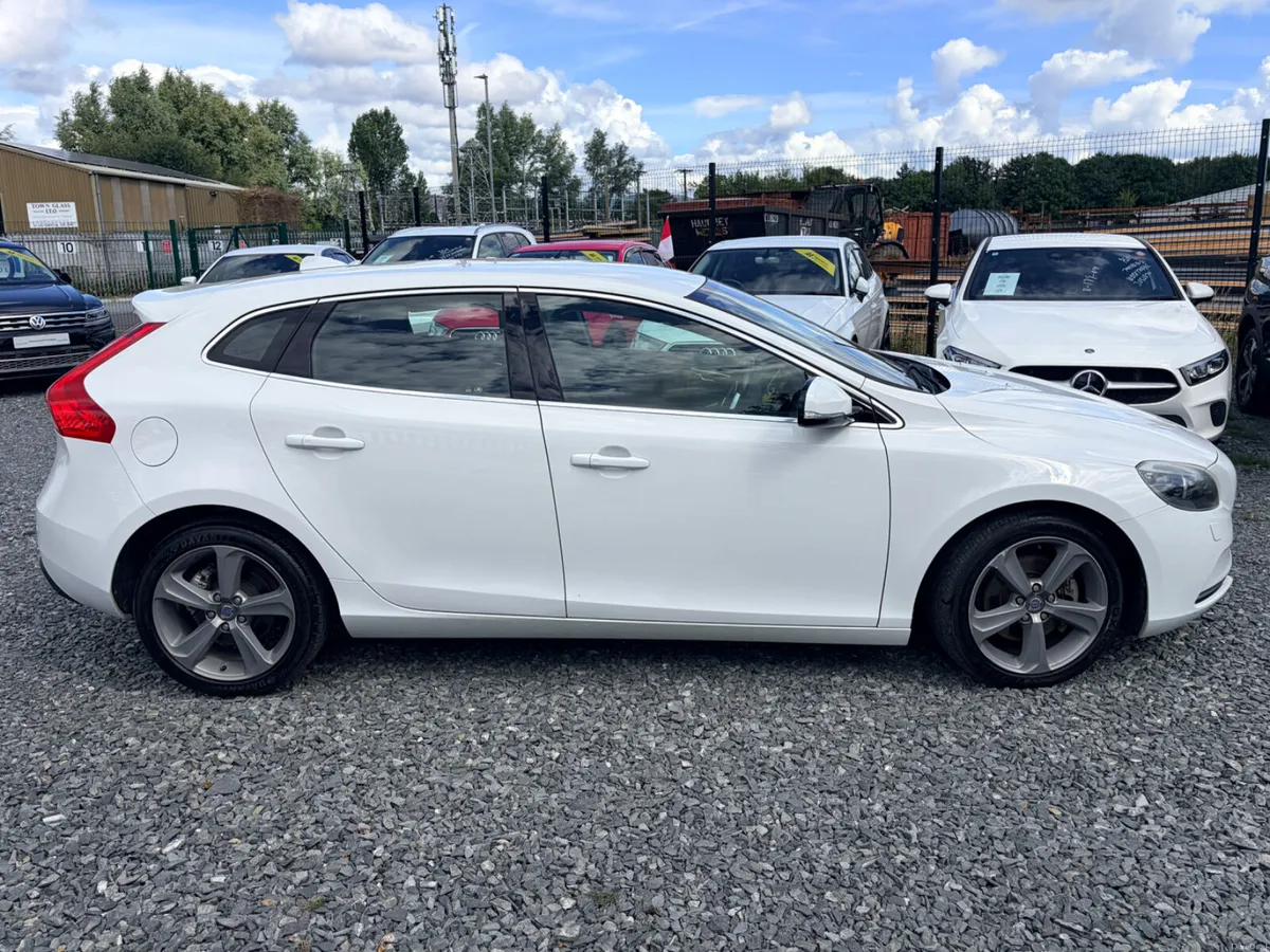 2015 VOLVO V40 1.6T4 5DR AUTO ONLY 68,907KM - Image 2