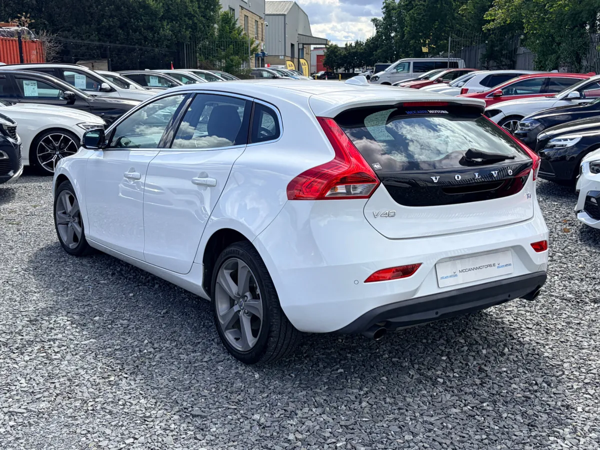2015 VOLVO V40 1.6T4 5DR AUTO ONLY 68,907KM - Image 5
