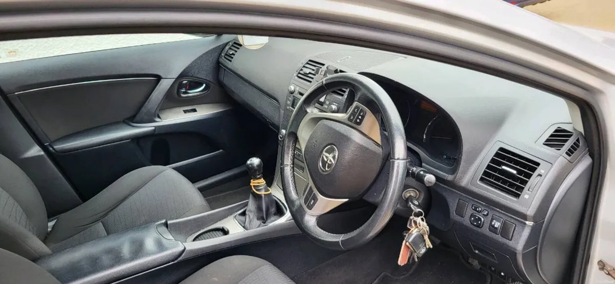 2009 Toyota Avensis Petrol - Image 5