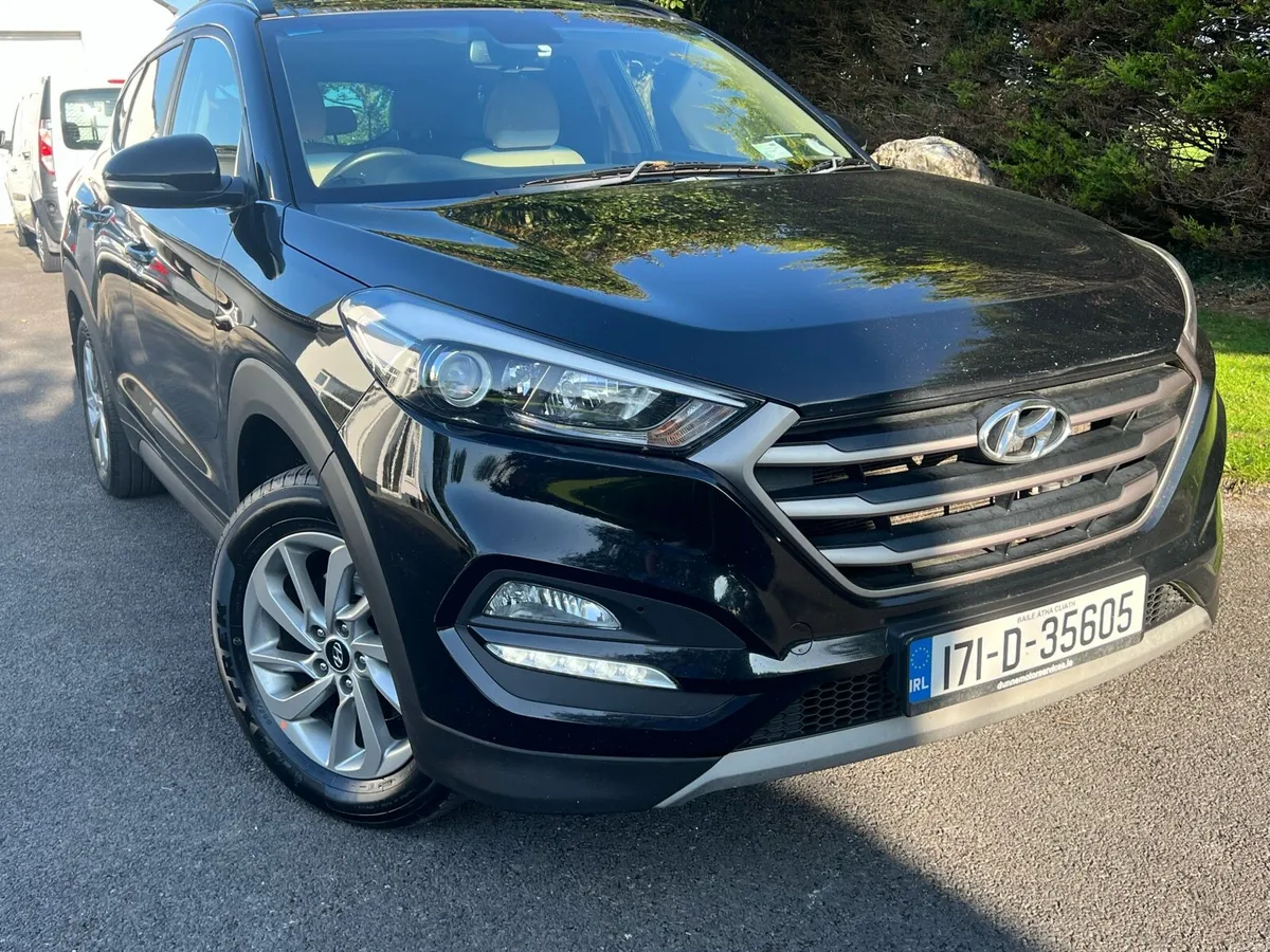 171 Hyundai Tucson - Top Spec - Pan roof - Image 3