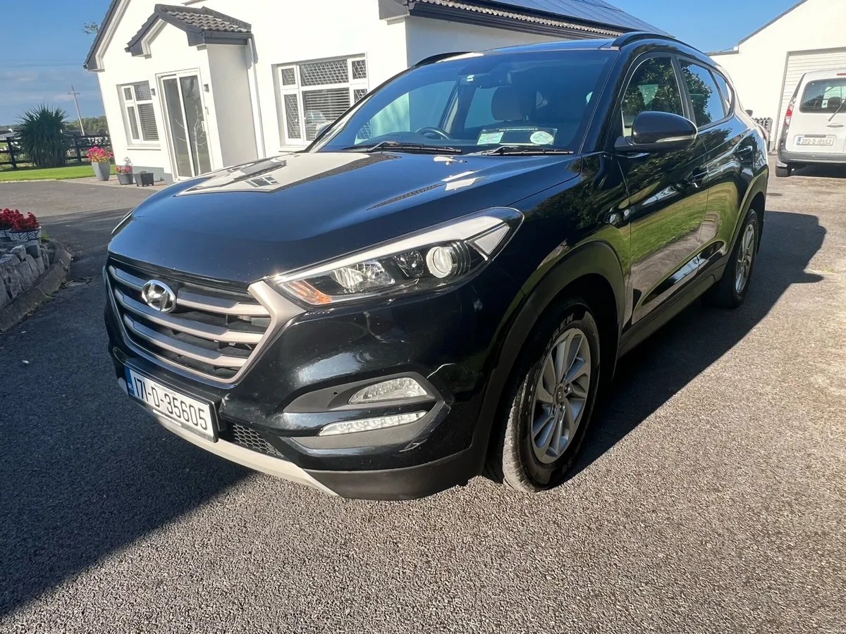 171 Hyundai Tucson - Top Spec - Pan roof - Image 5