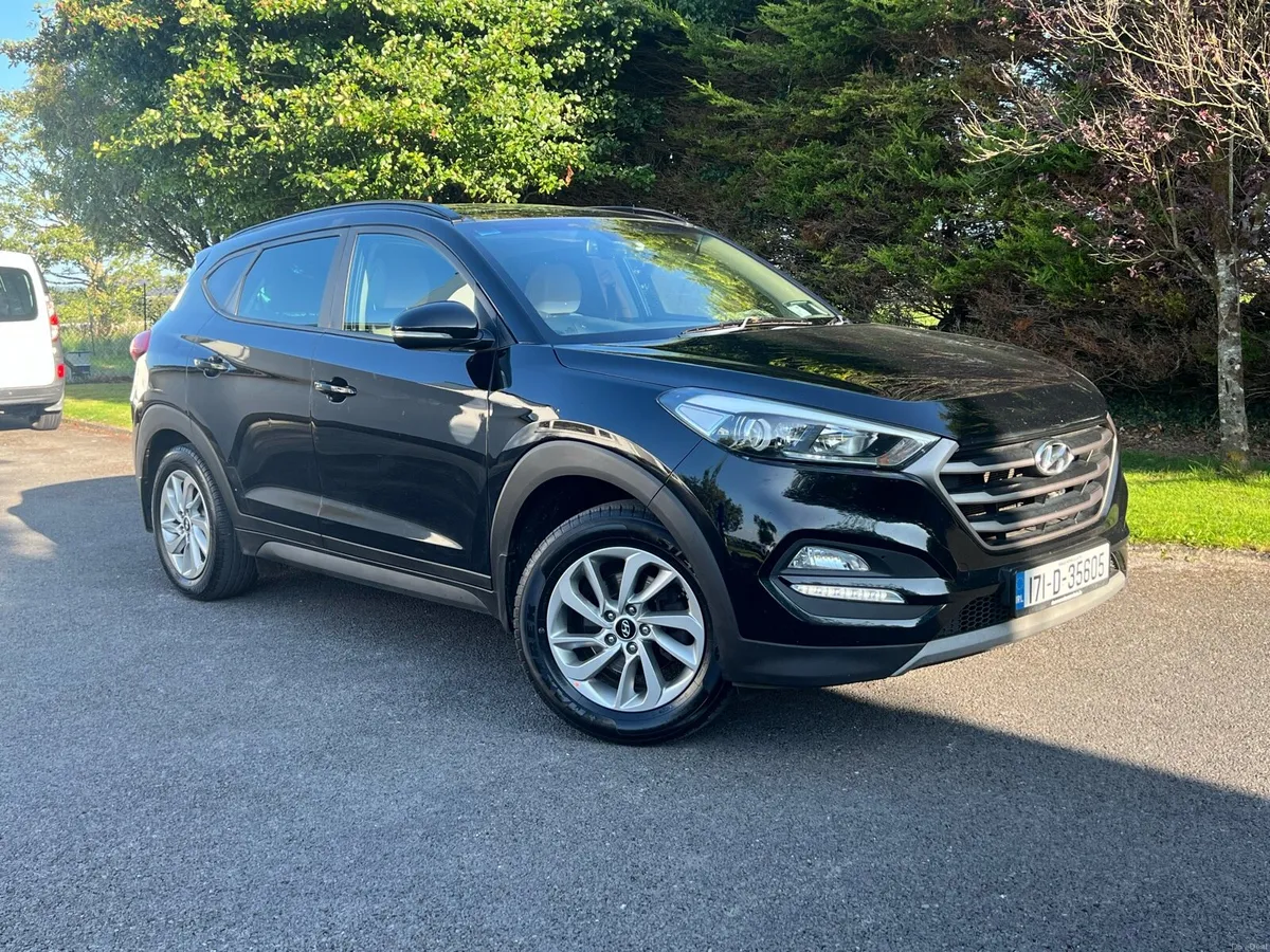 171 Hyundai Tucson - Top Spec - Pan roof - Image 1