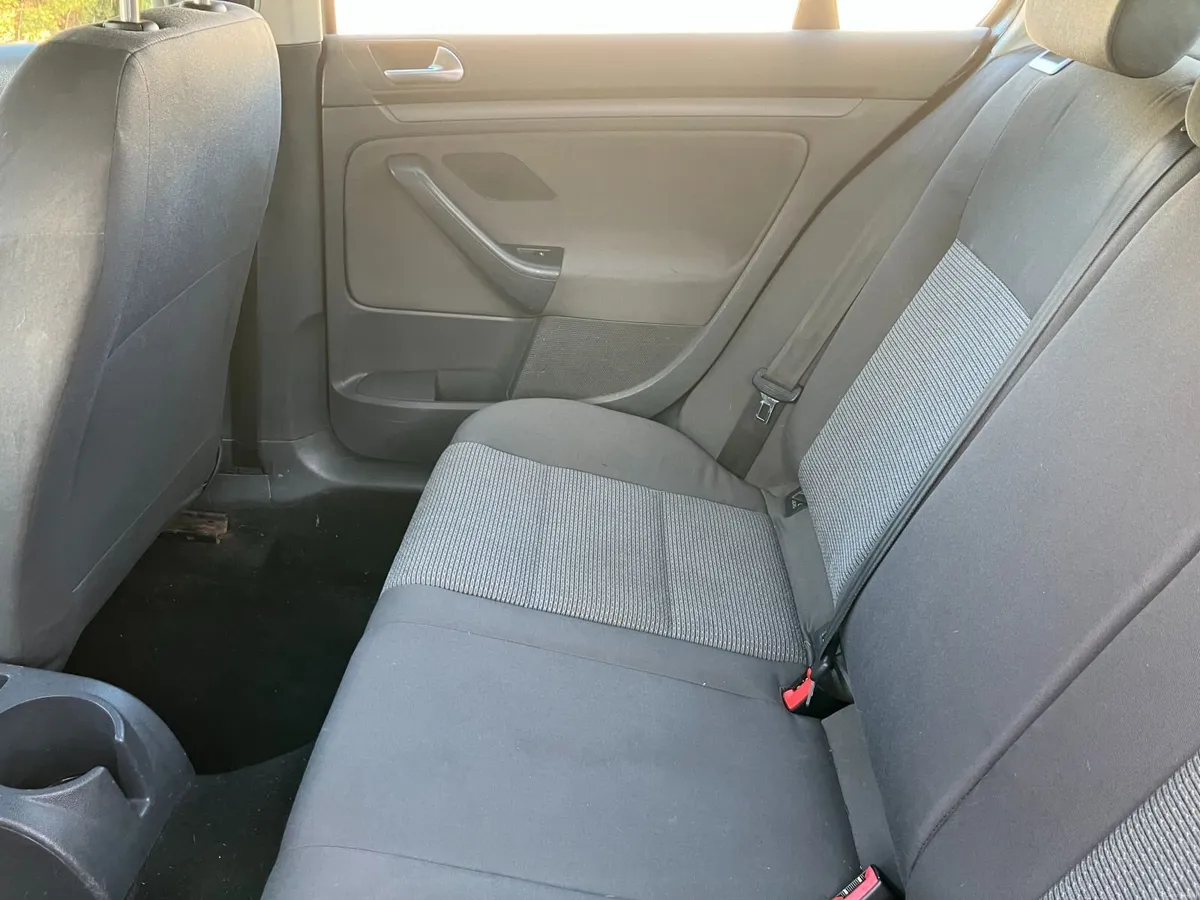 Volkswagen Jetta 2009 - Image 6
