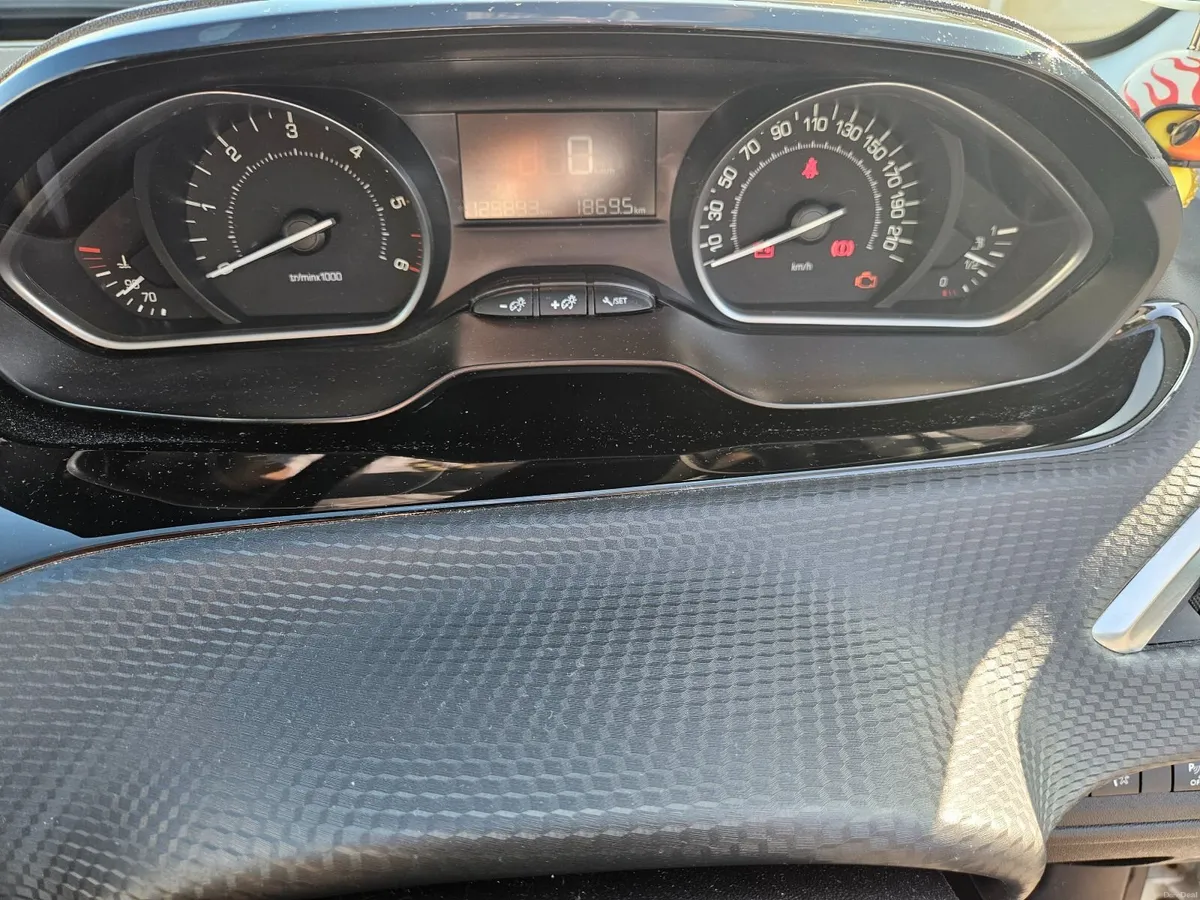 Peugeot 2008 2018 - Image 2
