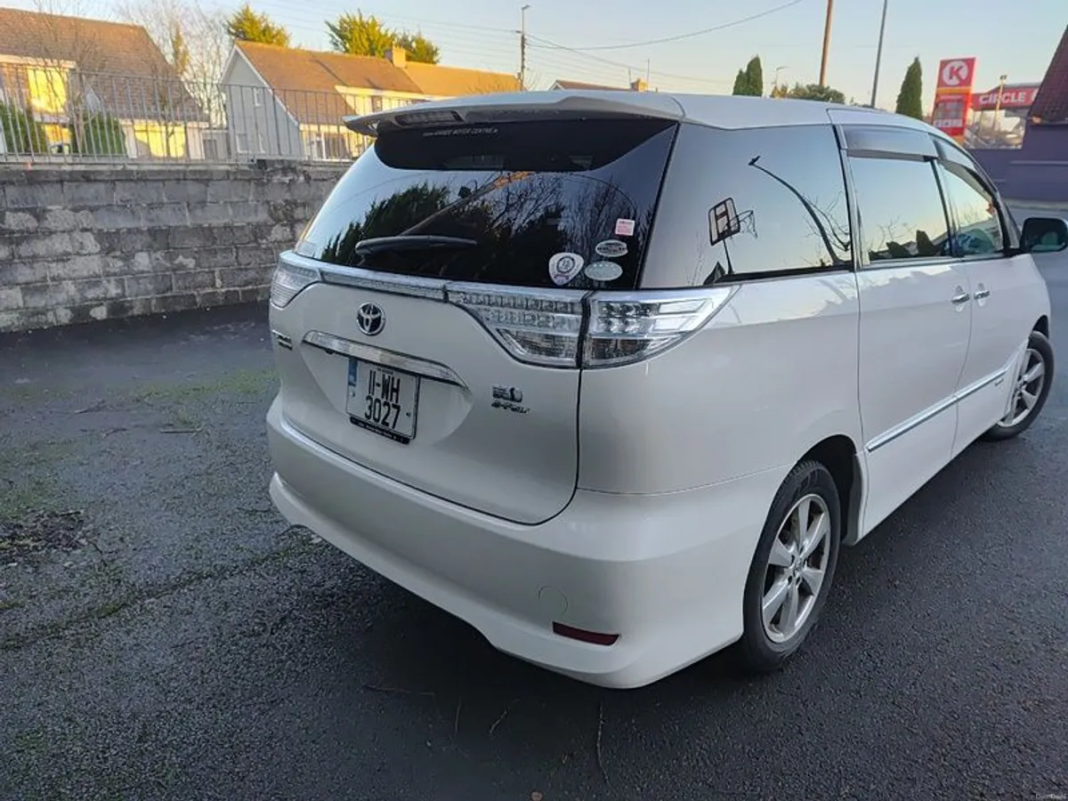 Toyota Estima - Image 3