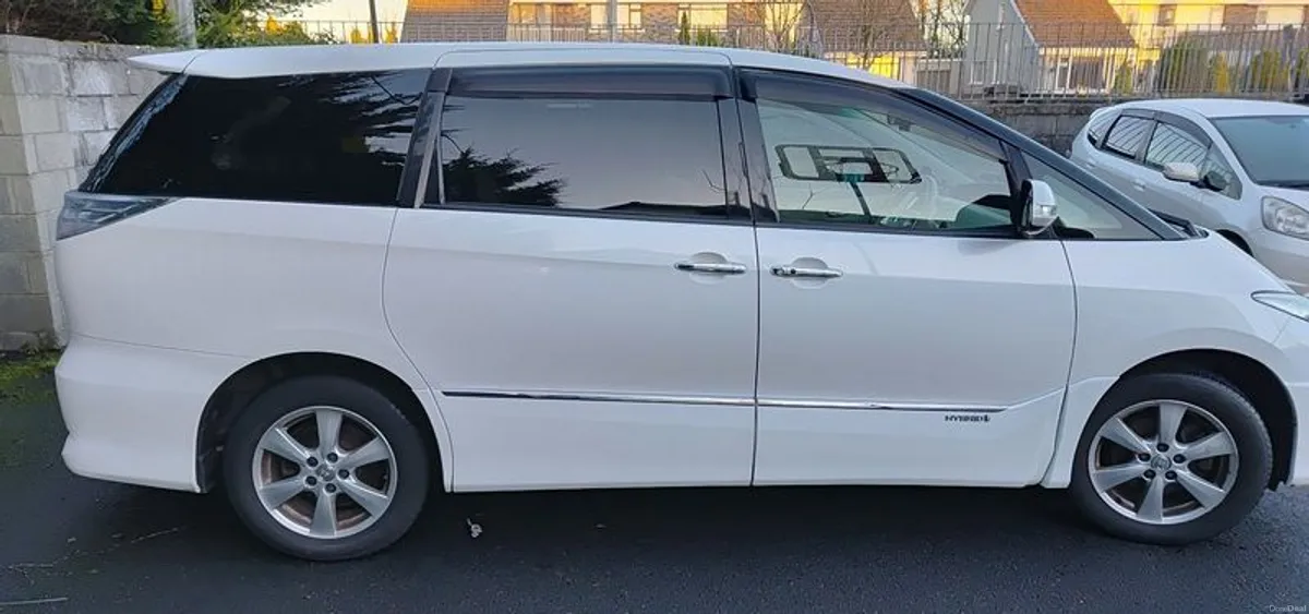 Toyota Estima - Image 4