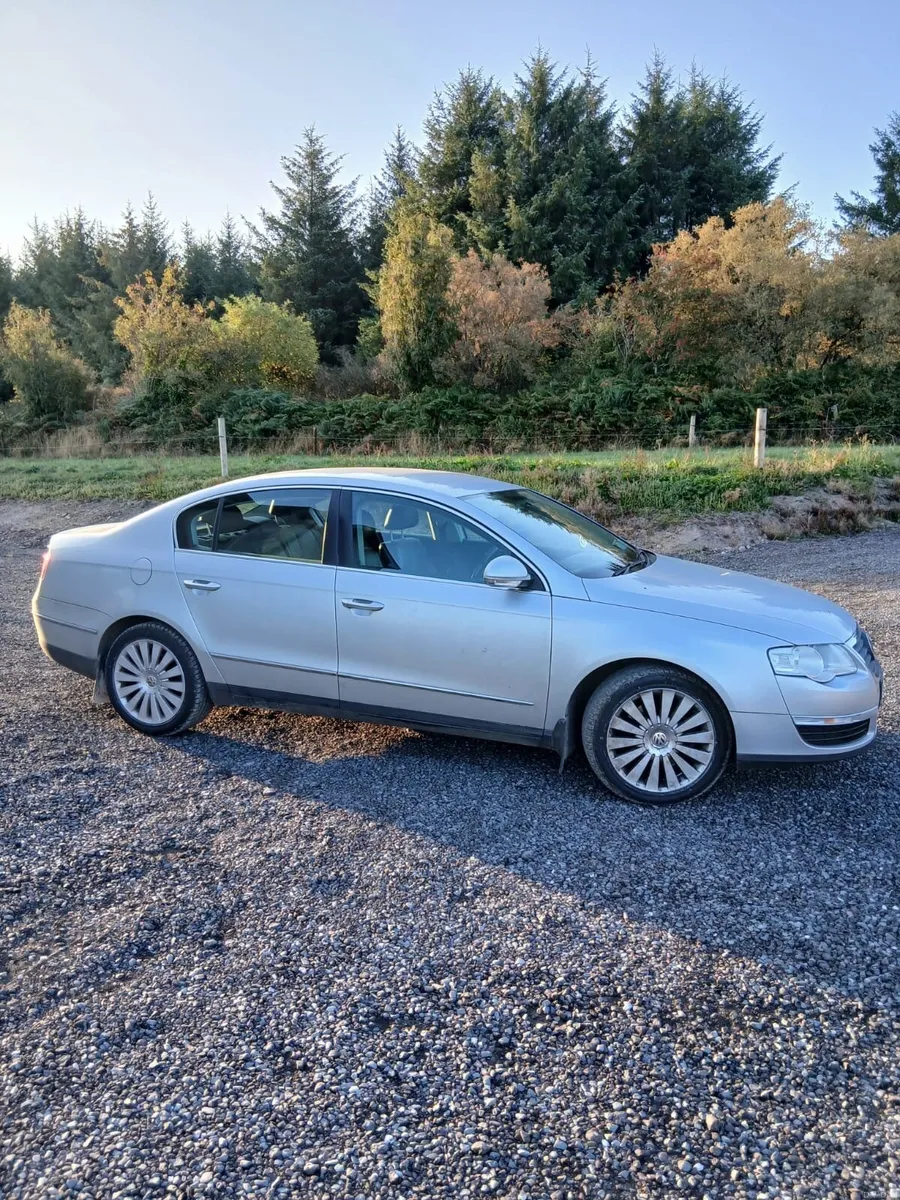 Volkswagen Passat 2010 - Image 1