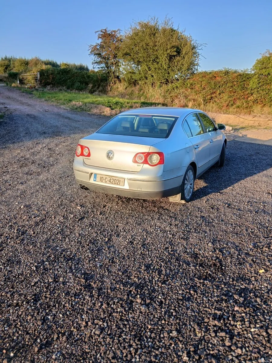 Volkswagen Passat 2010 - Image 4