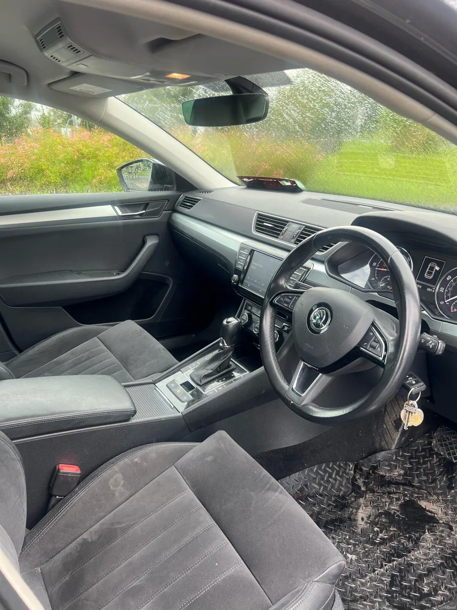 Skoda Superb 2.0 TDI SE - Image 5