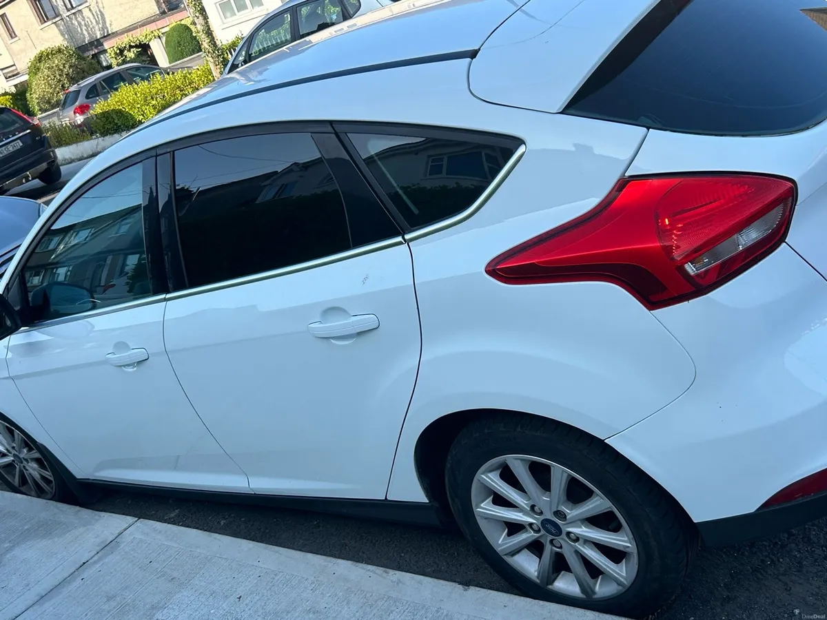 152 Ford Focus 1 litre petrol - Image 2