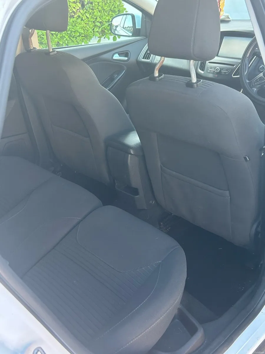 152 Ford Focus 1 litre petrol - Image 4