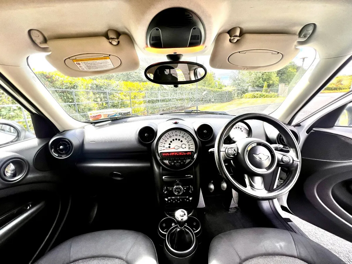 131 Mini Countryman 1.6d Lady Owner Immaculate - Image 2