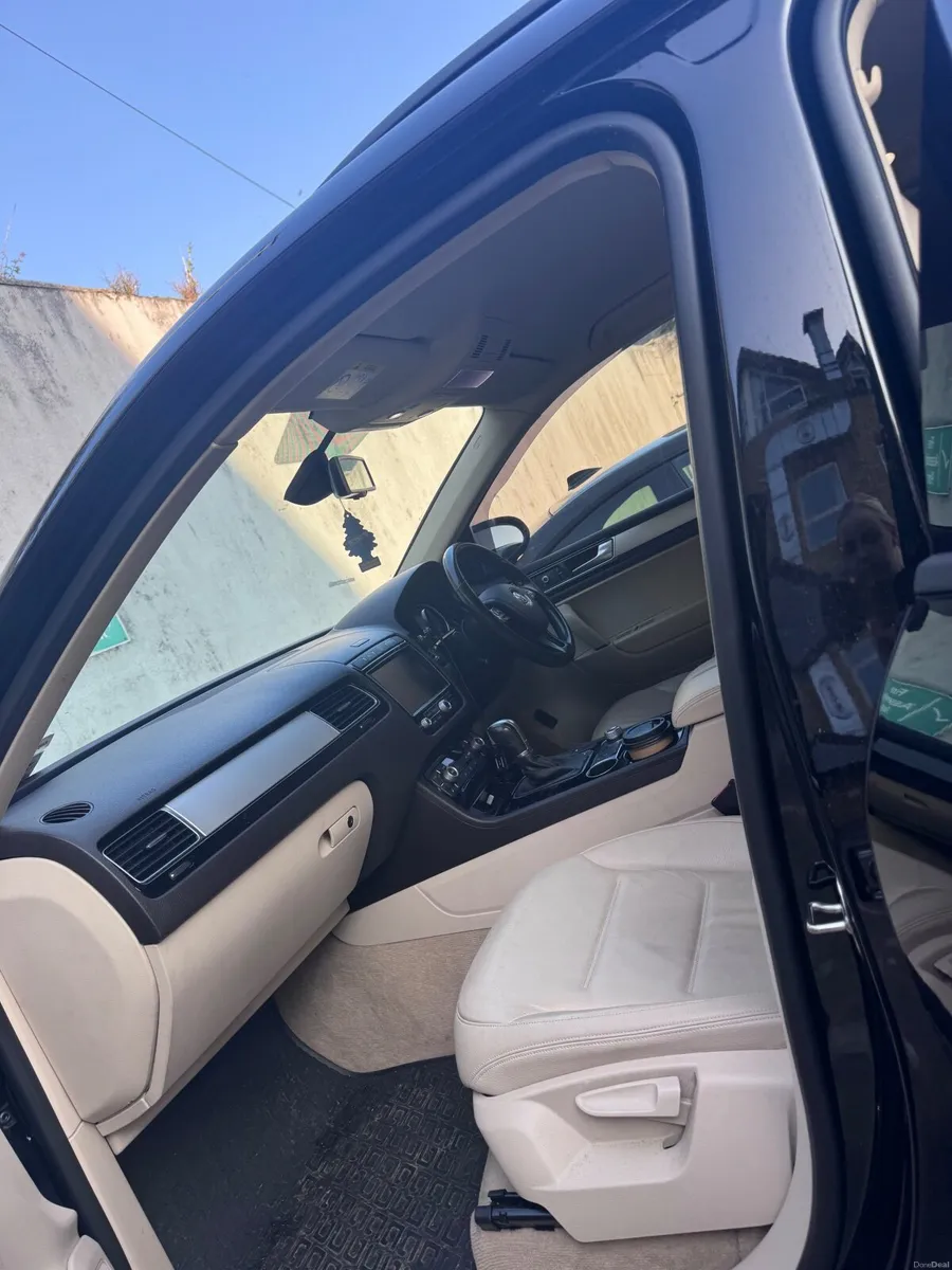 Volkswagen Touareg 2015 - Image 2