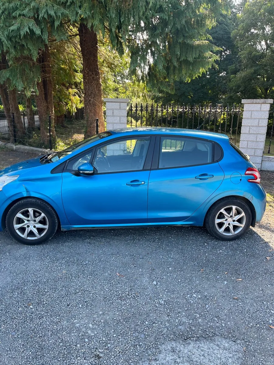 Peugeot 208 - Image 3