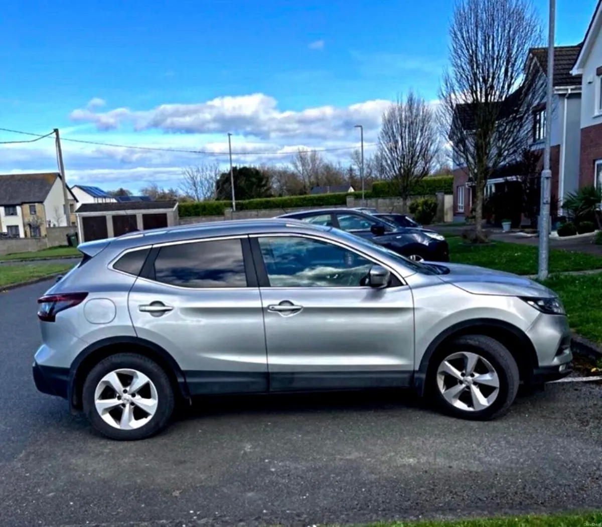 NISSAN QASHQAI  AUTOMATIC 1.5 DIESEL - Image 2