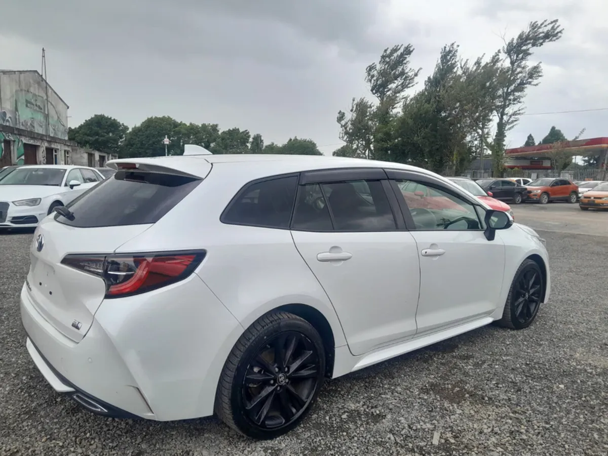 Toyota Corolla Touring 1.8 Petrol Hybrid Auto - lo - Image 4