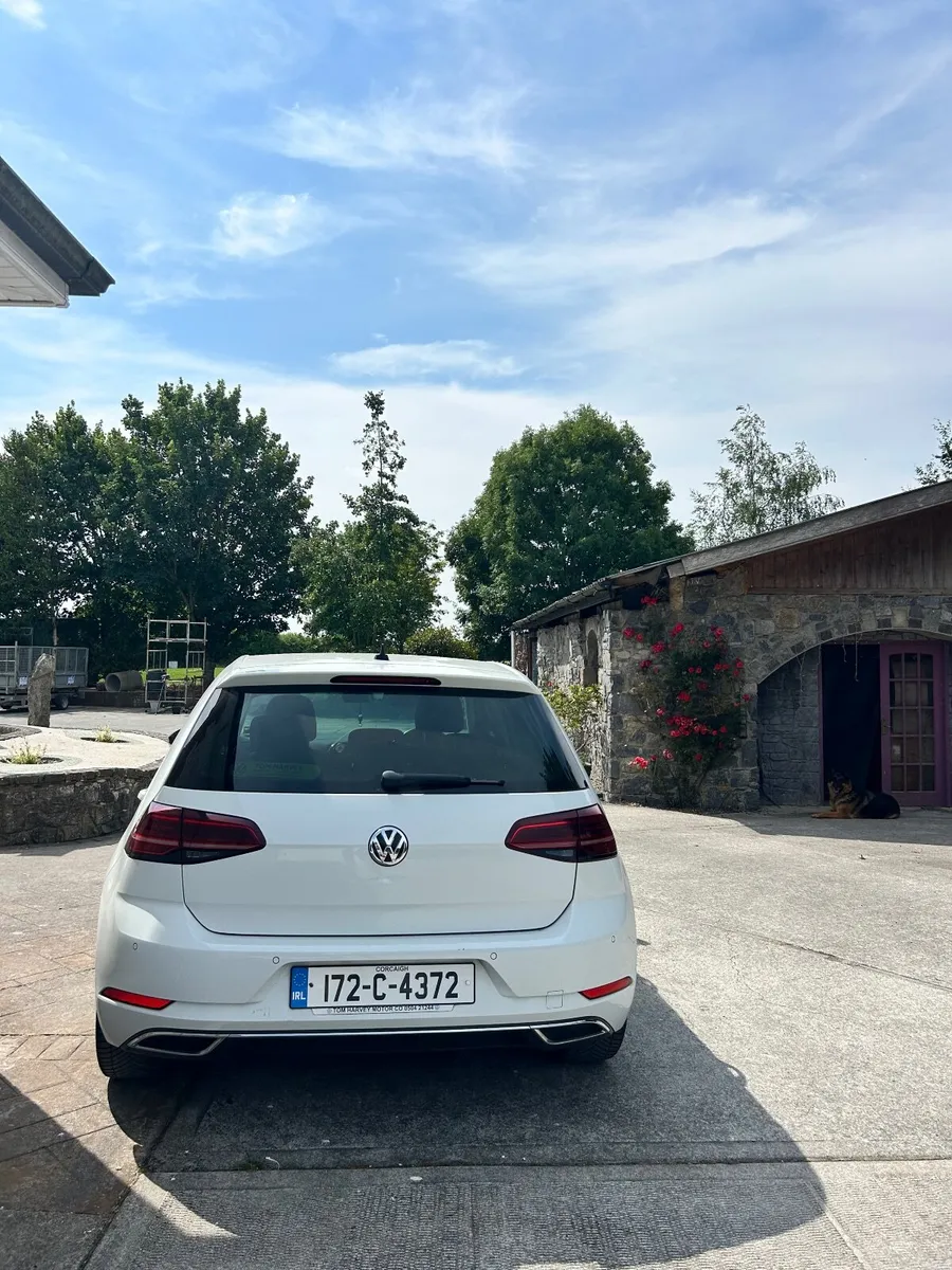 White Highline Volkswagen Golf 2017 - Image 4