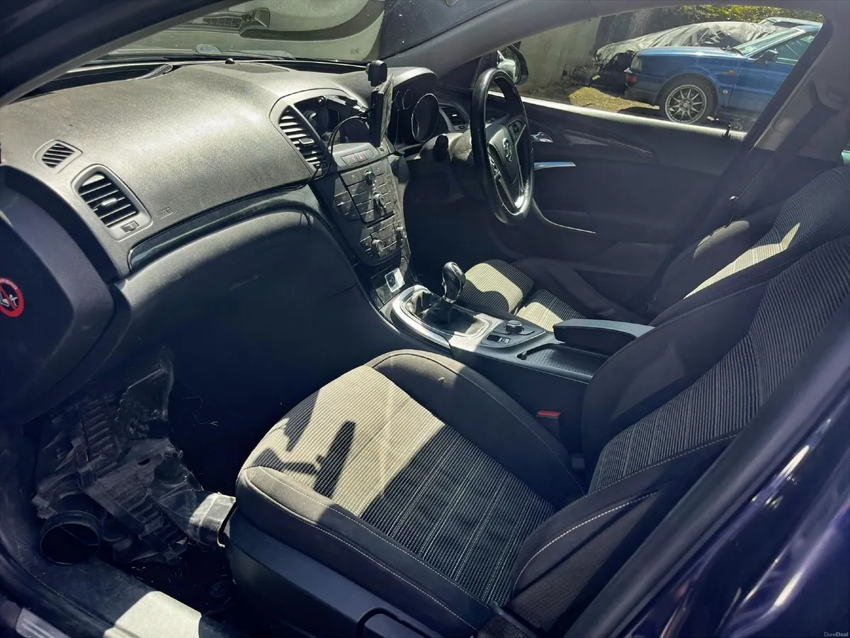 Vauxhall Insignia 2012 Estate (needs engine) - Image 6
