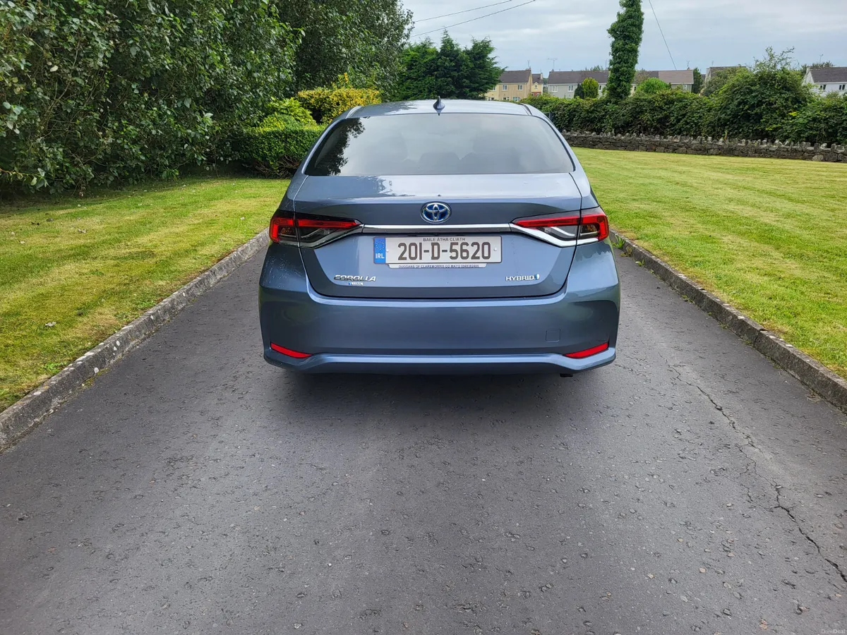 Toyota Corolla HYBRID AUTOMATIC - Image 3