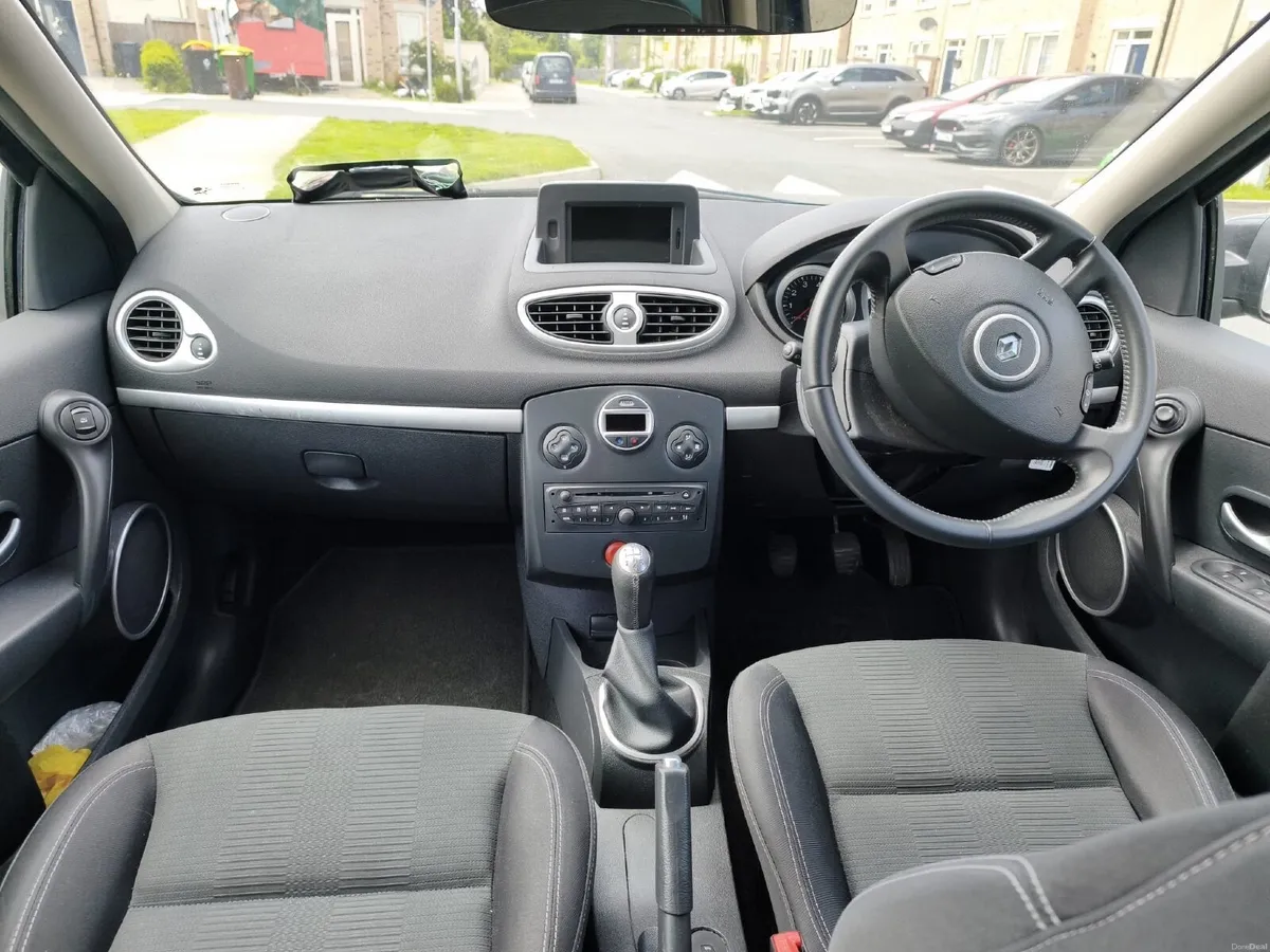 Renault Clio 2011 - Image 1