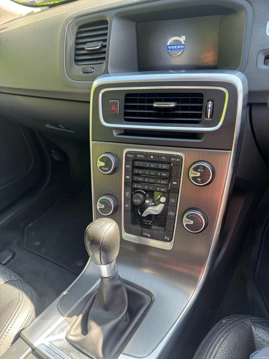 Volvo S60 2011 - Image 4