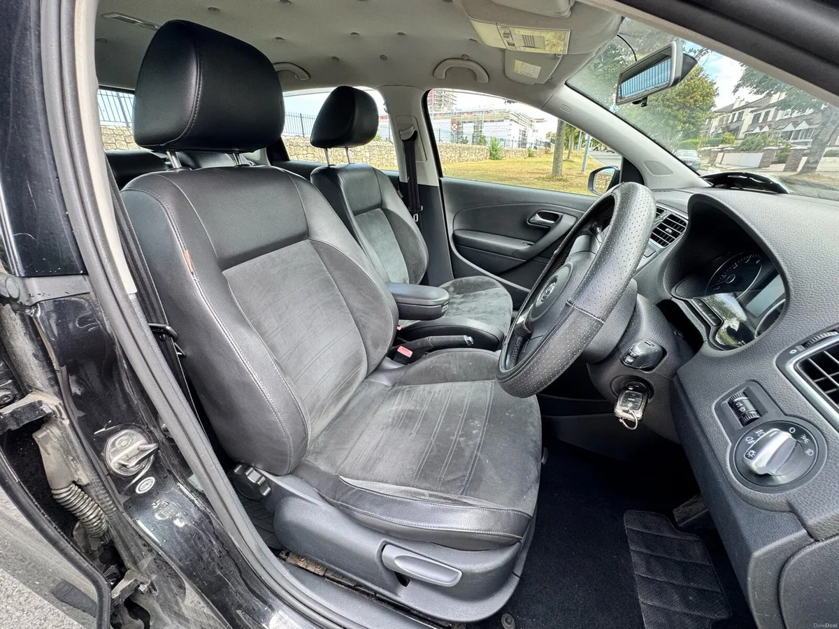 VW POLO AUTO - Leather Heated Seats - Image 6