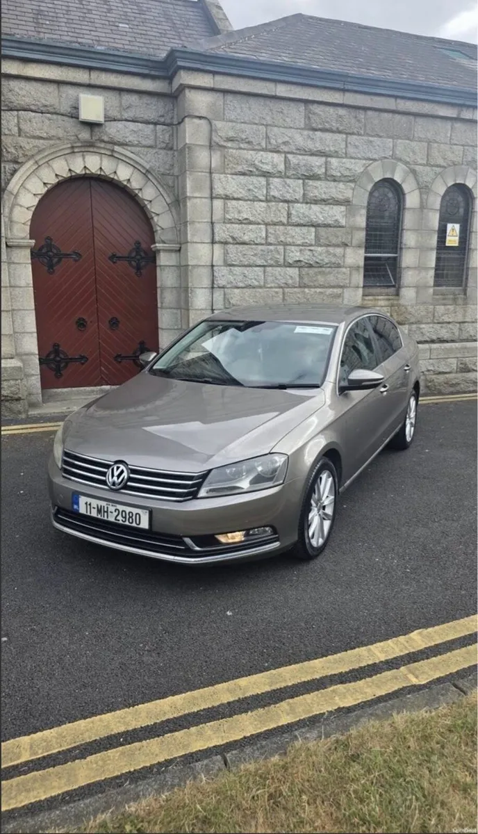 2011 Volkswagen Passat Highline - Image 1