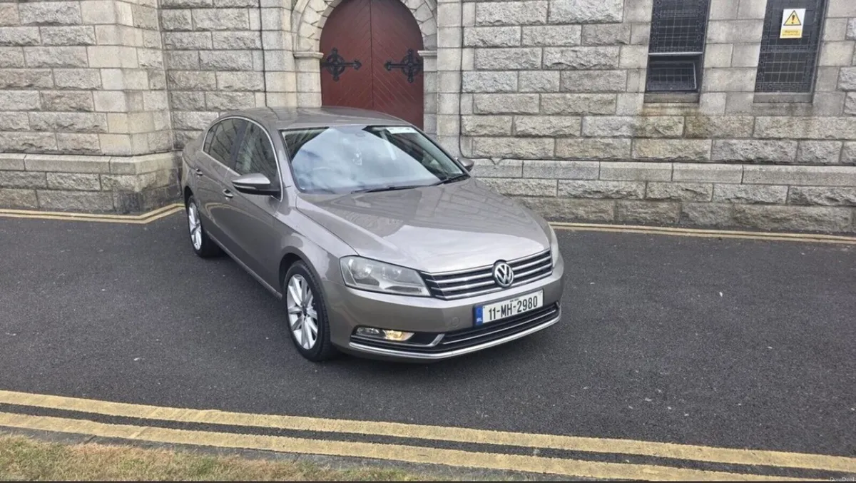 2011 Volkswagen Passat Highline - Image 3