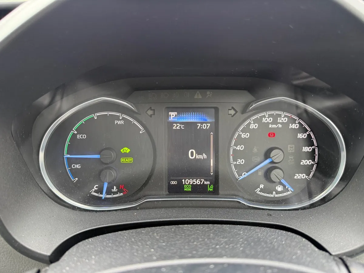 Toyota Hybrid Yaris 1.5 Lady owner - Image 5